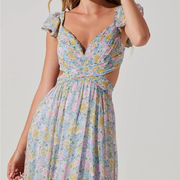 ASTR THE LABEL PRIMROSE DRESS BLUE PINK FLORAL - Picture 2 of 6